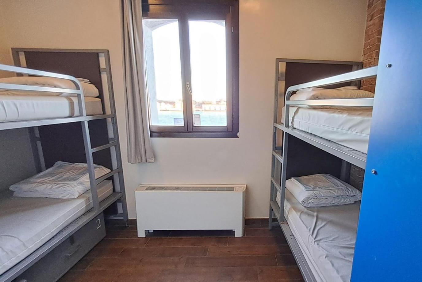Hostal Generator *