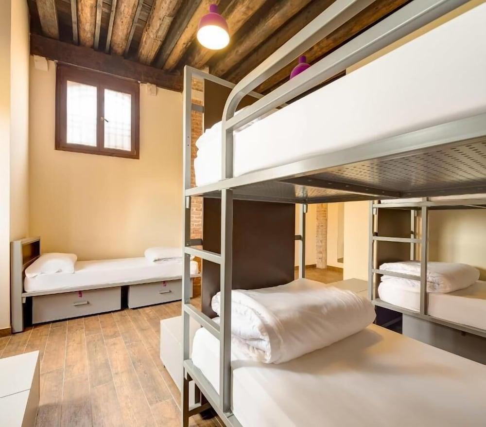 Generator Hostel *