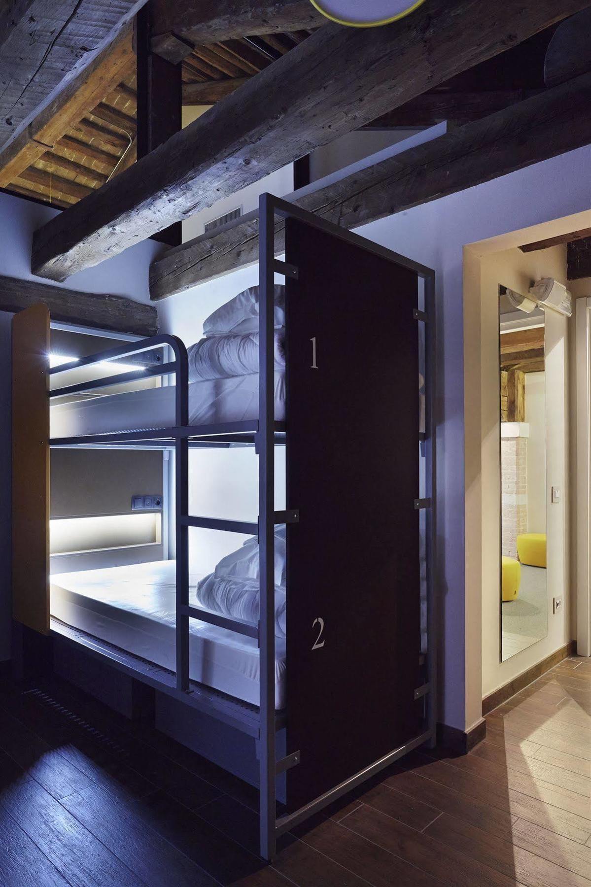 Generator Hostel *