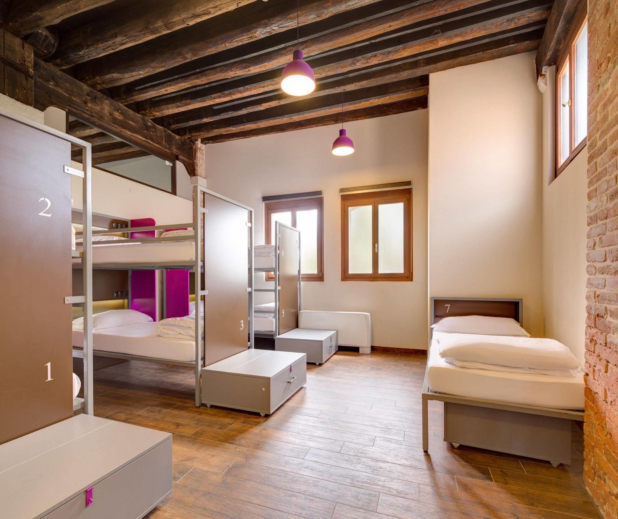 Generator Hostel *