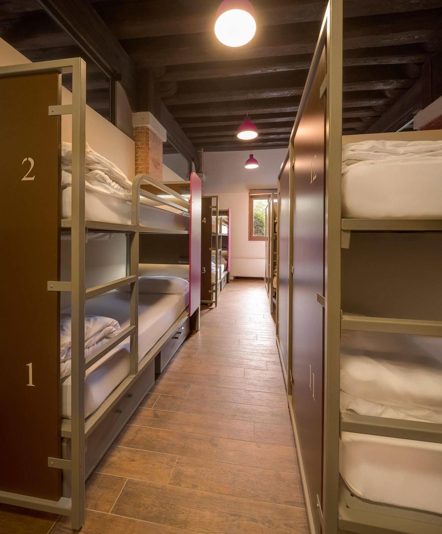 Generator Hostel *